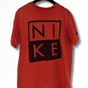 Nike Men's Red Athletic Sportswear T-Shirt Size Medium